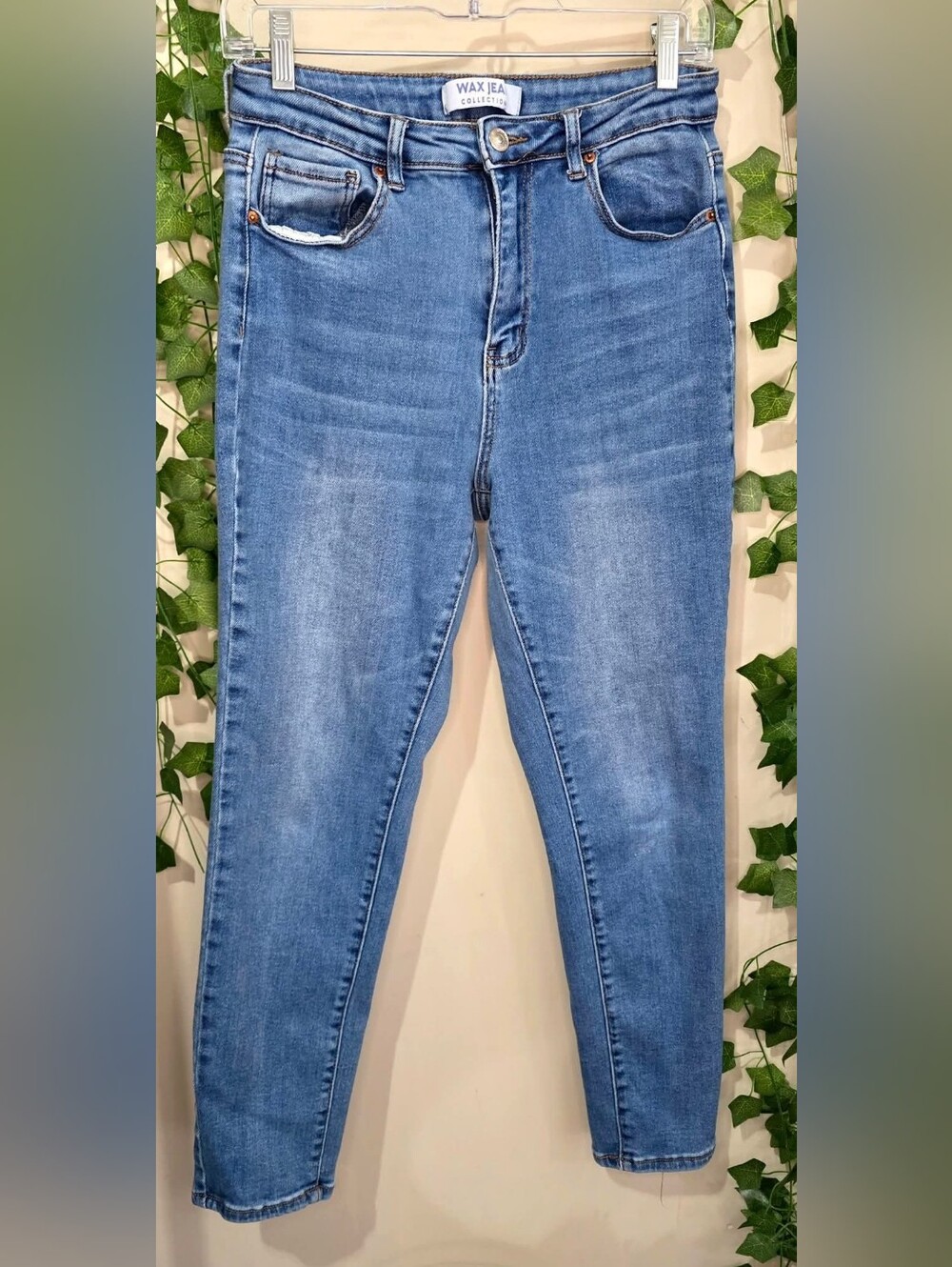 Sz 7/28 • Wax Jeans